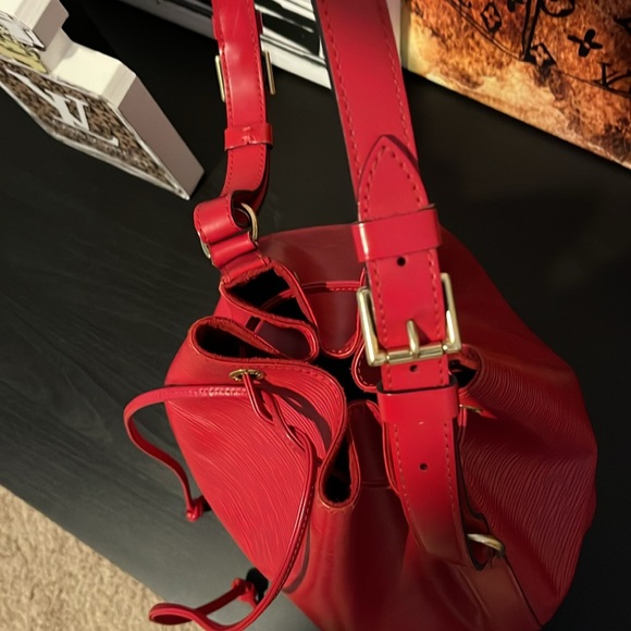 Louis Vuitton Epi Petit Noe Leather Drawstring Shoulder Bag - EUC - Picture 9 of 12